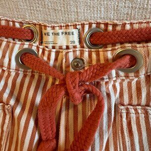 We The Free Moxie Railroad Barrel Orange and White striped Pants size 28